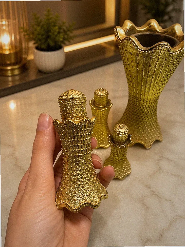 Luxury Oud Oil Set – 3 Bottles + Decorative Gold Vase – Arabian oud Perfume